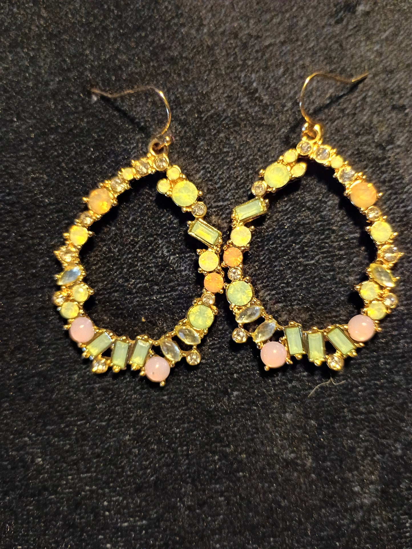 Jewelry: Misc Earrings