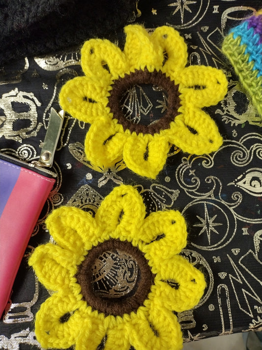 Crochet: Sunflower Bun Scrunchie