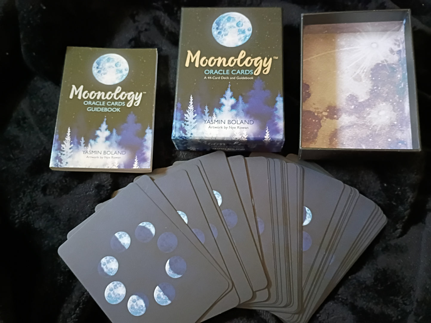 Divination: Moonology Oracle Cards